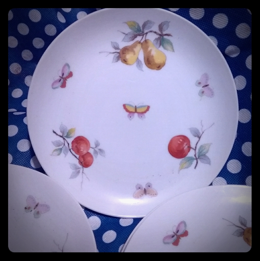 "Fruit" by: Andrea by Sadek  Set 7  Salad Plates